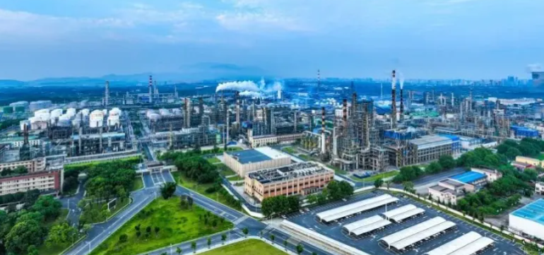 厦门市豪扬玻璃有限公司异形弯弧玻璃定制工艺及家装应用场景探讨